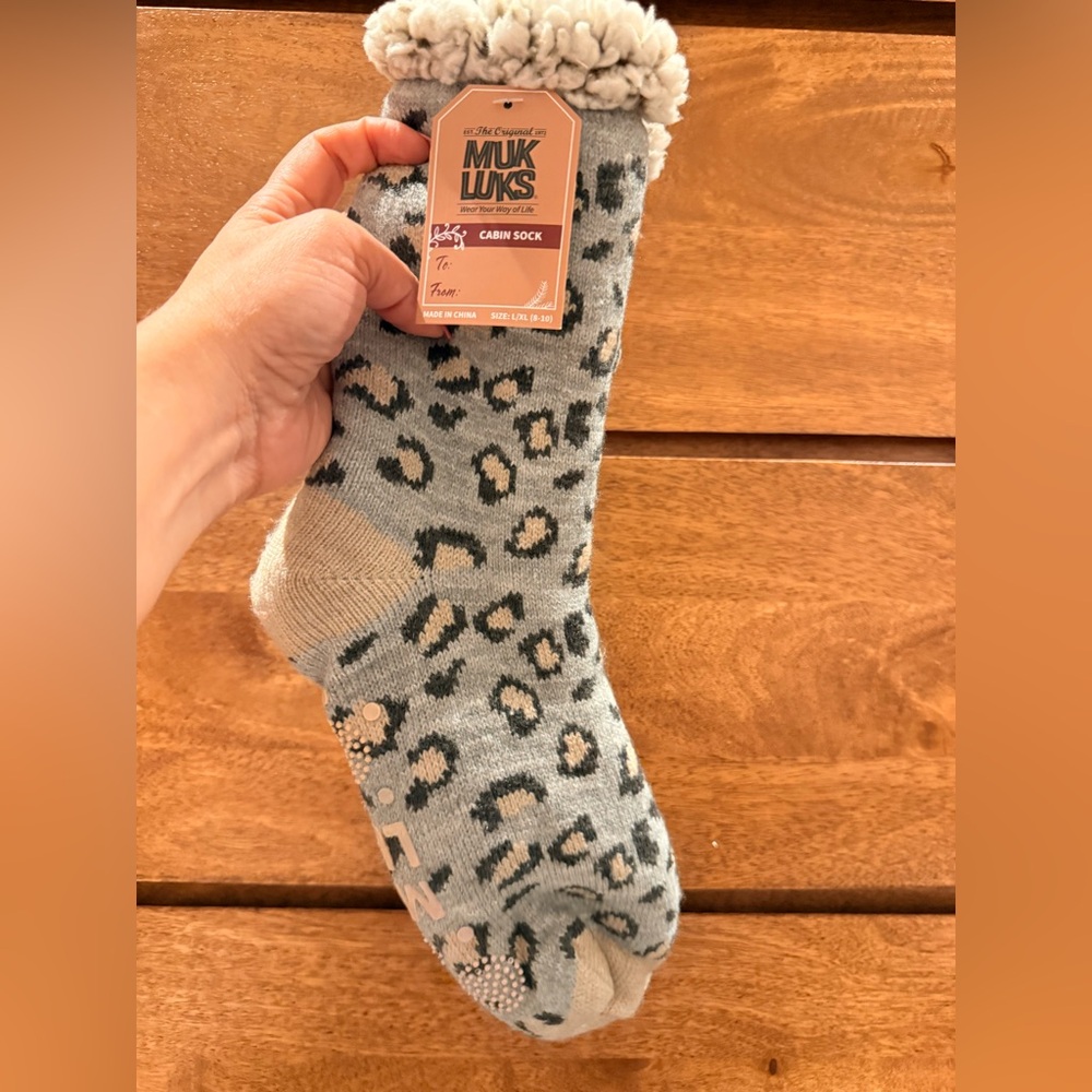 NWT Muk Luks Women’s Slipper Cabin Socks Gray Leopard with gift tag